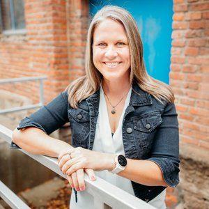 Meet your Posher, Carolyn